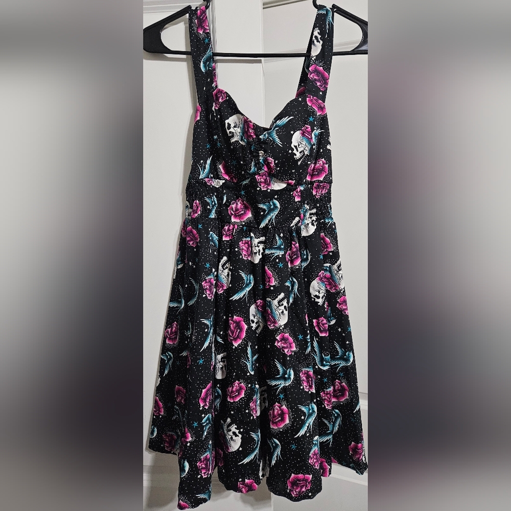 Vintage Hot Topic Sparrow Skull Rose Rockabilly / Pinup Dress (Small, NWOT 2013)